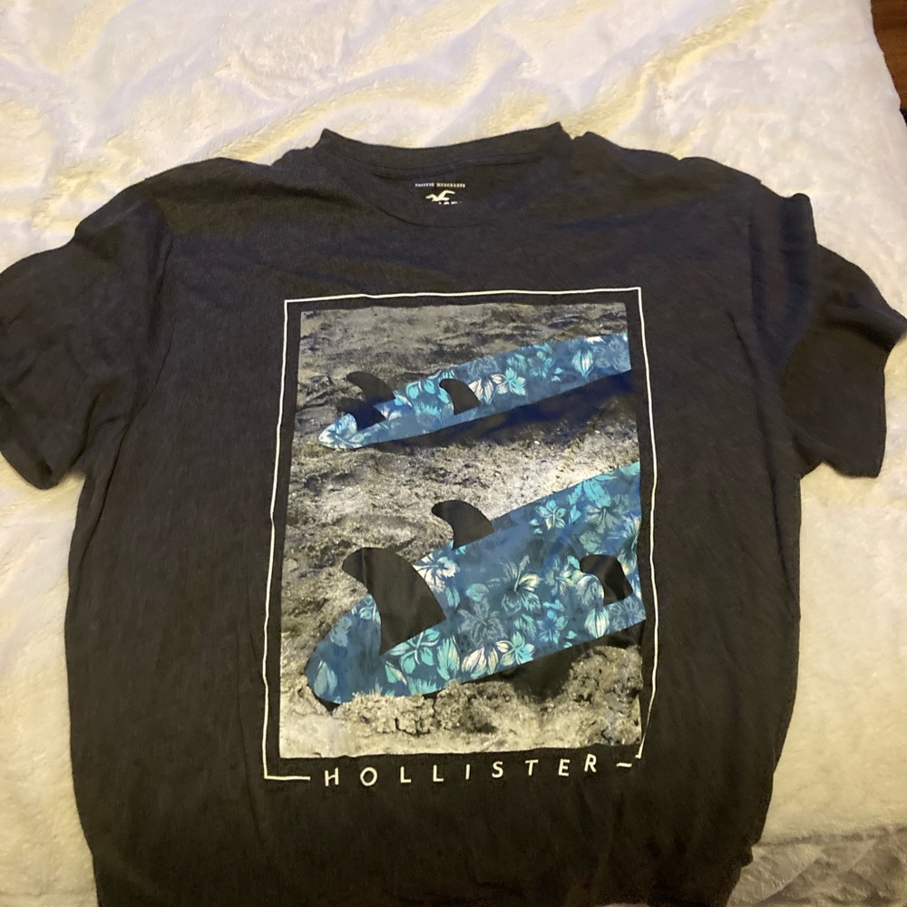 Holister T-shirt size large